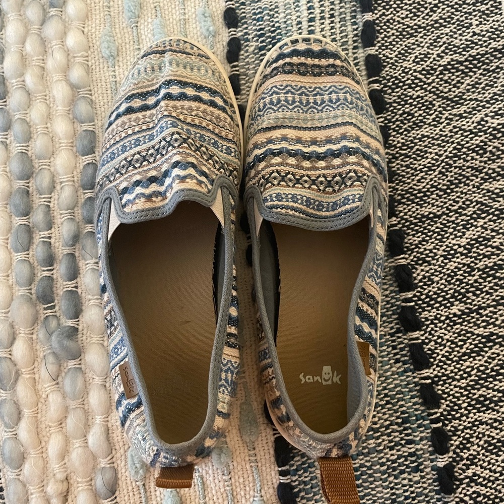 Sanuks
